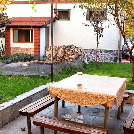 Valevitsata Konukevi Razlık
